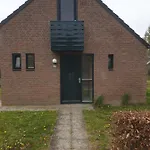 Сasa de vacaciones Recreatiewoning Maas En Waal 92 *